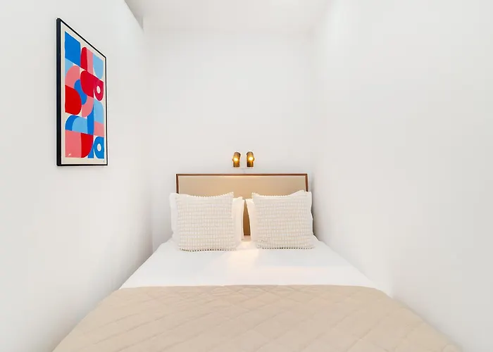 Whome Live The Lisbon Dream - Cobblestones & Culture *