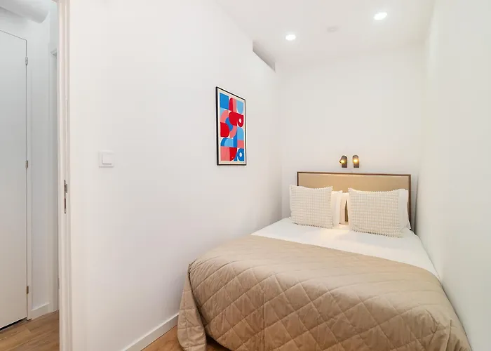 Whome Live The Lisbon Dream - Cobblestones & Culture